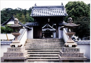 八幡山極楽寺（町指定有形文化財）の写真